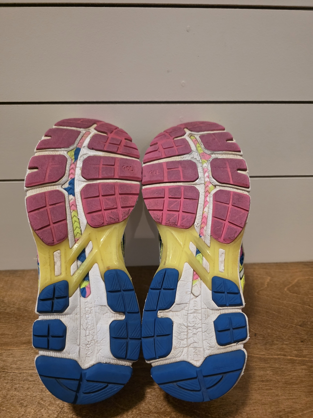 ASICS Neon Yellow, Blue & Pink Running Shoes Size 8 - Picture 7 of 7